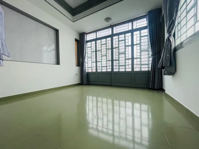+ Vị trí đẹp, hẻm thông khắp ngã, ngay nhà ga T3, Trường Sơn, tiện ích xung quanh không thiếu gì.