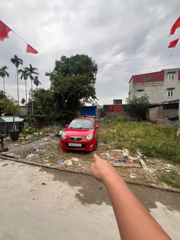 Bán Đất 104m2 giá 2.85 tỷ tại Hoa Động cách 203 :30 m. Gần chợ ngõ ô tô. L/h:076.231.9990 e Thúy