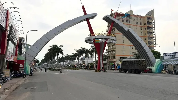 Bán Đất 250m2 có sẵn 100 m2 ngay sau lưng cổng kcn Minh hưng 3 , sổ sẵn