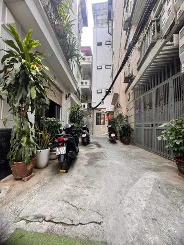 Bán Nhà riêng 44m2 có sẵn 35 m2 thổ cư giá 9.8 tỷ tại Đường Ngọc Thụy - Chọn - Phường Bồ Đề Hà Nội