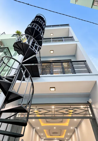 Bán Nhà 82m2-4 lầu - 9 chdv nhỉnh 9 tỷ ngay Bạch Đằng