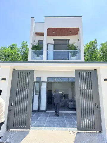 Nhà Lầu Đẹp  Giá Cực Rẻ , Tổng Chỉ 1tỷ690 Còn Thuơng Lượng