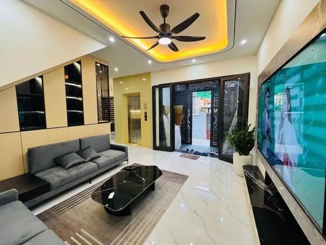 Bán Nhà đẹp Nguyễn Văn Cừ 60m2 mặt tiền 8,5m thang máy nhỉnh 11 tỷ