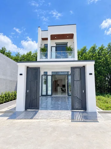 CỰC RẺ...NHÀ LẦU VỪA HOÀN THIỆN SỔ RIÊNG GIÁ FULL 1TY690 (CÒN BỚT)