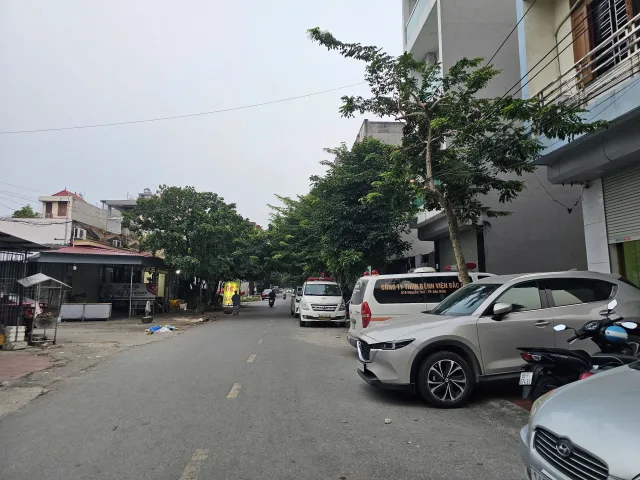 Bán đất lô góc nhìn chợ bồ sơn mặt đường hồ đắc di. Kinh doanh tốt. Diện tích 92m mặt tiền 10m hướng đông bắc & tây bắc. Phường võ cường thành phố bắc ninh