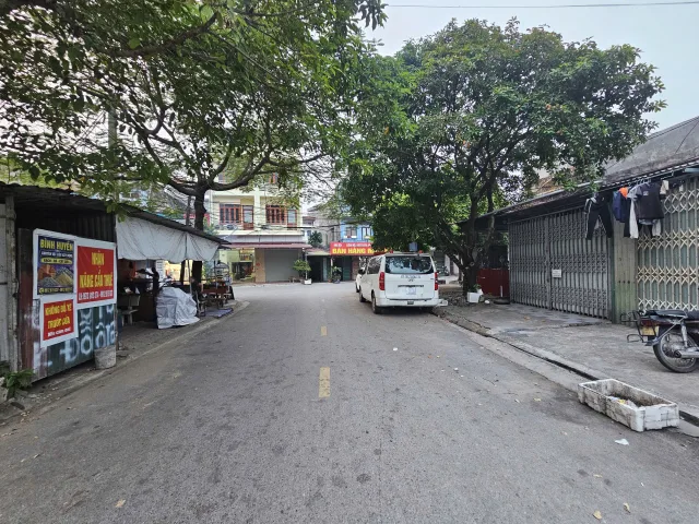 Bán đất lô góc nhìn chợ bồ sơn mặt đường hồ đắc di. Kinh doanh tốt. Diện tích 92m mặt tiền 10m hướng đông bắc & tây bắc. Phường võ cường thành phố bắc ninh