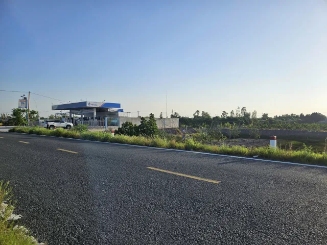 BÁN ĐẤT MẶT TIỀN CẠNH CÂY XĂNG ĐỒNG THÁP–DT: 2700m2 *** Giá TỐT: 3,5 tỷ