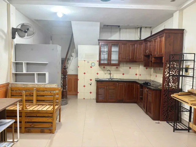 Cho thuê nhà ngõ 76 Nguyễn Chí Thanh, Đống Đa 30m x 5.5T giá 12 triệu