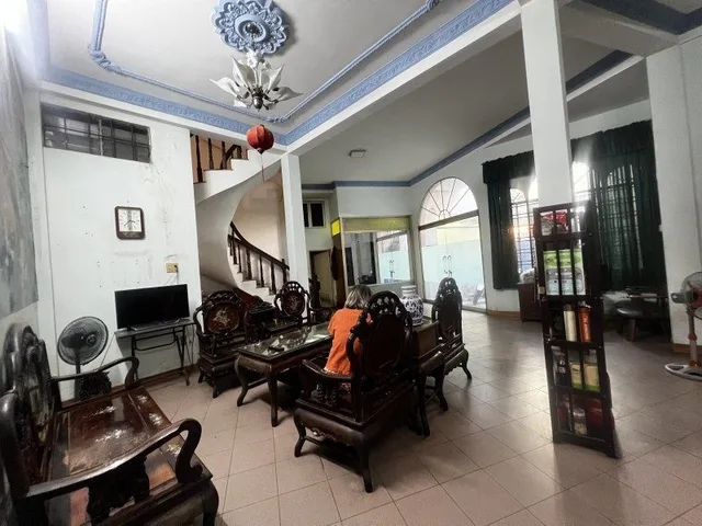 Giá hời Biệt thự mặt tiền Bùi Văn Thêm, P.9, Phú Nhuận, 7.1x17m, 4 tầng, chỉ 22.99 tỷ
