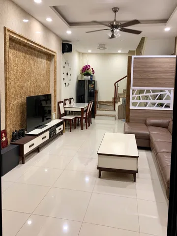 Nhà lô nhì đường số kế hồ bơi Vân Đồn Q4- Ngang 4 m - dtsd 150 m²  - 4 tầng - 4 pn - 7,5 t