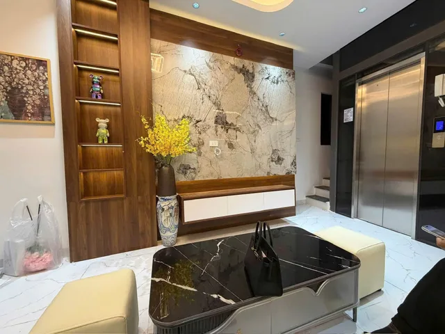 NHÀ ĐẸP CÓ THANG MÁY Khâm Thiên, Đống Đa 38m x 6T giá 15 triệu