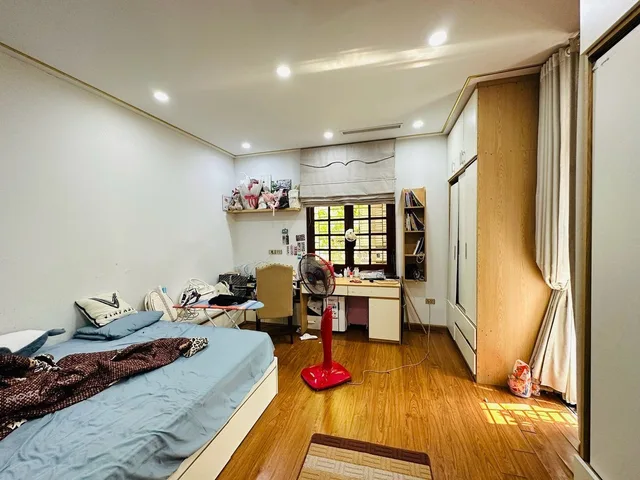 Bán Nhà BT Bắc Linh Đàm. Thang Máy. Lô Góc. Ô Tô. Vỉa Hè. DT 83m2. MT 6.6m. Giá 28.5 Tỷ.
