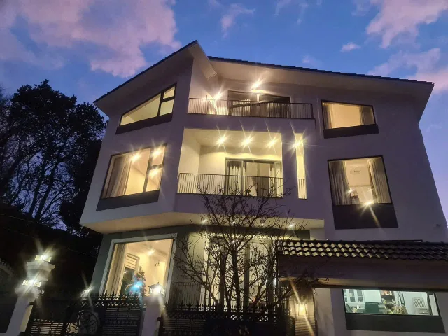 Căn villa 4 tầng gần ngã 5 đại học đông đúc, nội thất xịn. khu tên tĩnh đáng sống góc 2 mặt tiền