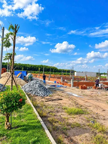 Cắt lỗ Bank cần ra gấp lô 300m2 685 triệu, ngay KCN Becamex, nằm trong khu dân cư điện đường đầy đủ.