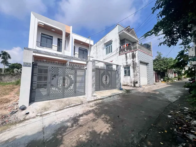 Nhà trệt lầu mới đẹp Phú Thọ cũ (phường Thủ Dầu Một-TP.HCM) đường oto né nhau 1/Lê Hồng Phong vào 50m giá êm
