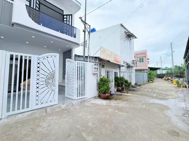 Anh Trai Chuyển Công Tác Nên Cần Bán Lại Căn Nhà Lầu Mới Xây Ngay Gần Trường Lái Bửu Long Chỉ 450tr Sở Hữu Ngay.