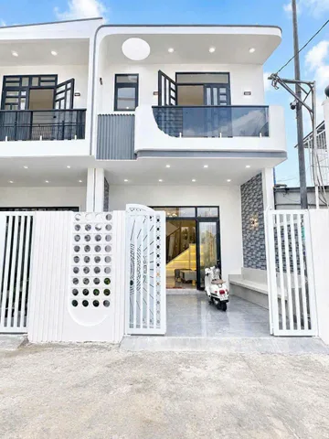 Anh Trai Chuyển Công Tác Nên Cần Bán Lại Căn Nhà Lầu Mới Xây Ngay Gần Trường Lái Bửu Long Chỉ 450tr Sở Hữu Ngay.