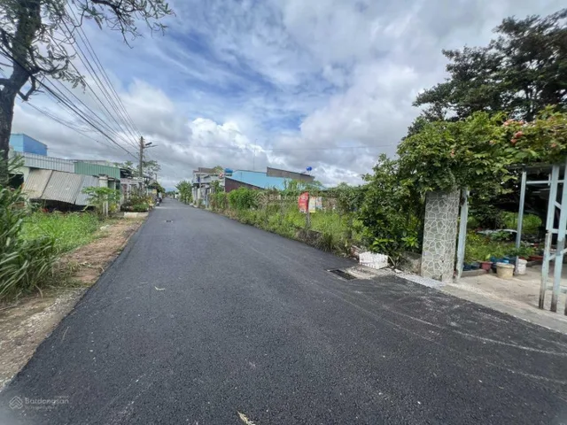 Bán Đất 430m2 có sẵn 100 m2 thổ cư giá 5 tỷ tại Xã Láng Dài Huyện Đất Đỏ Bà Rịa - Vũng Tàu