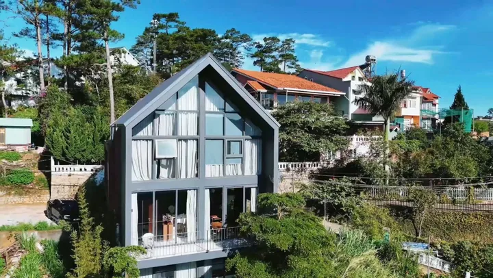 Hạ 7 tỷ Bán Villa 200.5m2 giá 15 tỷ (Giá cũ 22 tỷ) tại Đường Khe Sanh Phường 10 Thành phố Đà Lạt, view săn mây siêu đẹp
