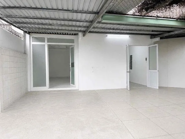 Cho thuê NHÀ MẶT TIỀN ĐƯỜNG  220m2 khu bên sông Phạm Văn Đồng gần trung tâm thương mại Gigamall Thủ Đức. Rộng 9m
