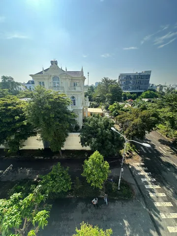 Bán nhà đẹp Bưng Ông Thoàn, giá bán 17,6 tỷ, 2 mặt tiền đường rộng 20m, sổ hồng, giá tốt