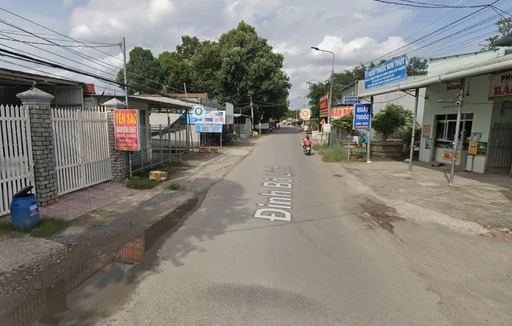Bán Đất 1 Sẹc Đinh Bộ Lĩnh gần chợ Long Thành 100m2(5mx20m) có sẵn 100 m2 thổ cư giá 2.6 tỷ tại Xã Lộc An Huyện Long Thành Đồng Nai
