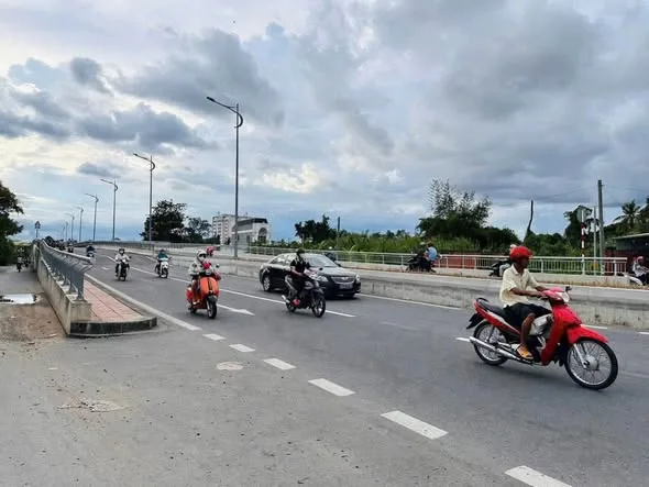 Bán Đất 241.9m2 có sẵn 241.9 m2 thổ cư giá 8.47 tỷ mặt tiền đường Võ Văn Kiệt, Phường Phước Hậu, Vĩnh Long