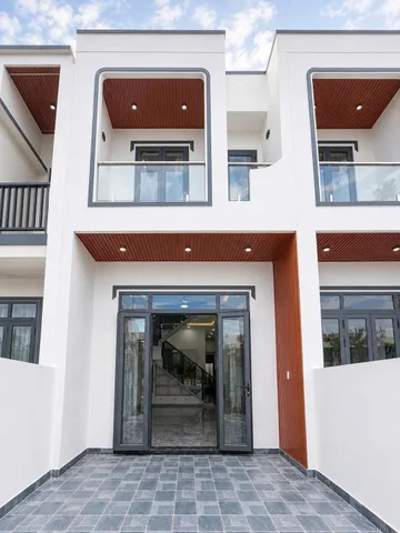 NHÀ PHỐ HOÀN CÔNG VỪA HOÀN THIỆN NGAY KDL SƠN TIÊN CHỈ 750TR SỞ HỮU