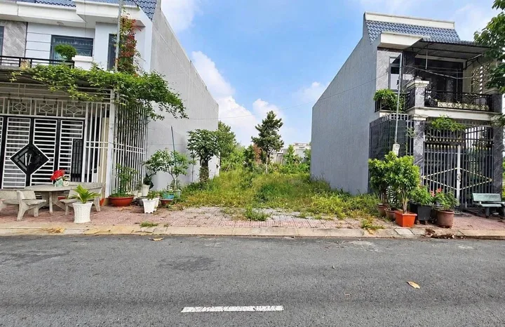 ĐẤT SÀI GÒN 200M² – EM THUÝ ĐANG CÓ LÔ ĐẸP!