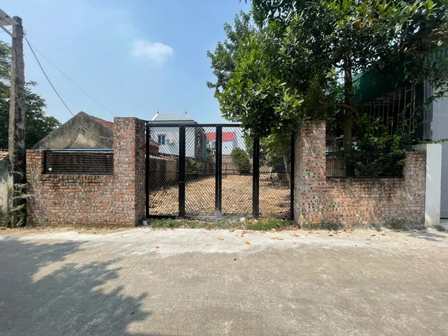 Bán Đất 237m2, mặt tiền 9,4m, hậu 9,73m, có sẵn 200 m2 thổ cư giá 4.7 tỷ tại Lập Trí, Xã Minh Trí ( này là xã Kim Anh), Huyện Sóc Sơn, TP.  Hà Nội