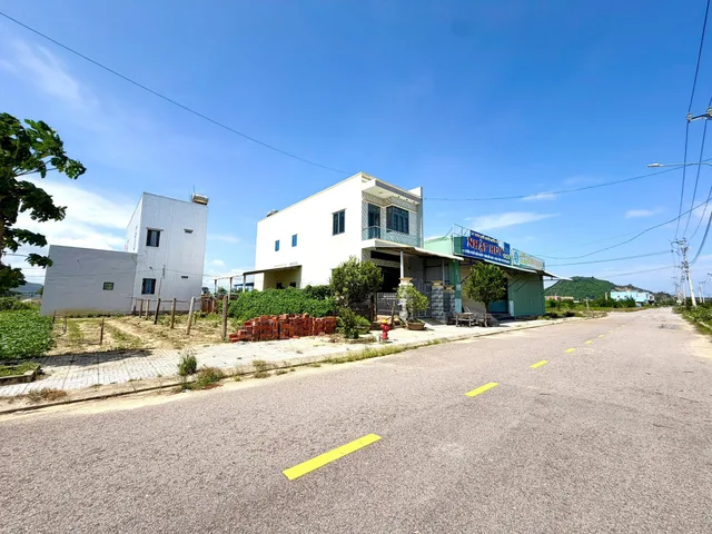 TRỰC DIỆN CÔNG VIÊN BIỂN ĐỀ GI, VÀI BƯỚC CHÂN CHẠM BIỂN, VỊ TRÍ VÀNG KINH DOANH DU LỊCH BIỂN, 200M2, FULL THỔ, GIÁ CHỈ 2,X TỶ