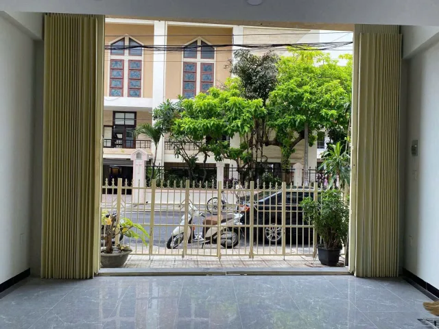 CHÍNH CHỦ CẦN BÁN NHÀ 5 TẦNG TRUNG TÂM TP. NHA TRANG - DT 42.17M2. GIÁ 9,5 TỶ