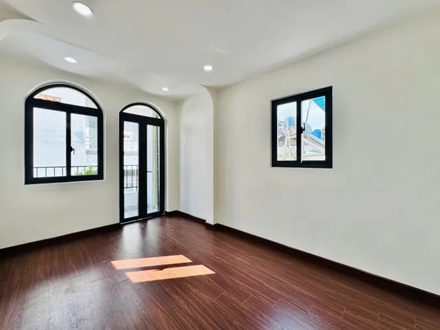 Продаётся дом, 4 спальни, 40 м², Bình Thạnh