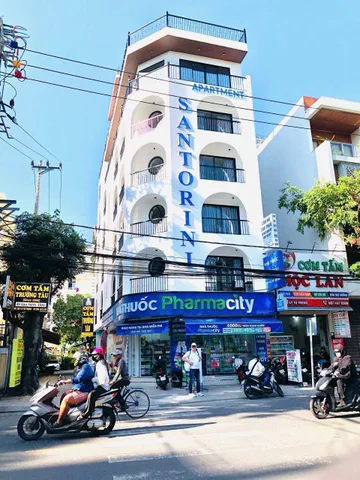 SIÊU PHẨM CĂN GÓC PHỐ BIỂN – DÒNG TIỀN NÉT. Giá 166tr/tháng – VỊ TRÍ KIM CƯƠNG : Căn góc 2 mặt tiền đường Lý Tự Trọng, P. Lộc Thọ, trung tâm TP. Nha Trang. Dt 134m2. Giá bán 63 tỷ