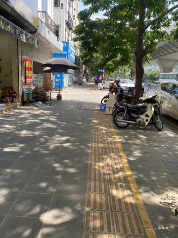 Cho thuê nhà MP, VỈA HÈ RỘNG, KD HÀNG ĂN Minh Khai, Hai Bà Trưng 20m x 5T giá 15 triệu