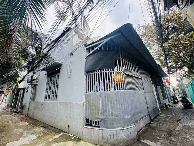 Bán Nhà riêng BÁN NHÀ HẺM 01 ĐƯỜNG VĨNH PHÚ 38 - PHƯỜNG LÁI THIÊU, NHÀ HAI MẶT TIỂN, HẺM XE HONDA, 5’ ĐI BỘ RA QUỐC LỘ 13 ĐANG LÀM, XUNG QUANH KHU ĐÔNG DÂN CƯ , NHÀ CÒN MỚI  MUA VỀ SẴN Ở LUÔN.
