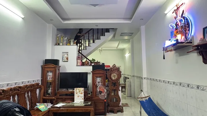 Bán Nhà LK 5-6 - Bình Tân - hẻm ô tô - sát chợ 56m2 - 4.4 tỷ