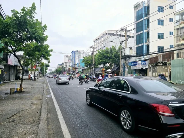 Giảm mạnh CHDV mặt tiền Quốc Lộ 13, P.26, Bình Thạnh, 10x38m, 2 tầng, chỉ 35 tỷ