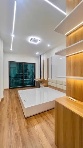 Bán Nhà riêng 45m2 có sẵn 45 m2 thổ cư giá 9.3 tỷ tại đường 211 Khương Trung Phường Khương Trung Quận Thanh Xuân Hà Nội
Lh:0377224604
