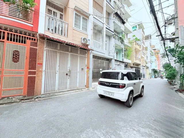 HXH THÔNG SÁT NGAY TRƯỜNG SA - HUỲNH VĂN BÁNH - PN SÁT Q3 - 45M - VUÔNG A4 - 4 TẦNG BTCT