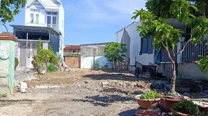 Bán Đất Diên Khánh DT 262m2 có sẵn 180 m2 thổ Thị trấn Diên Khánh Huyện Diên Khánh giá 2,4 Tỷ