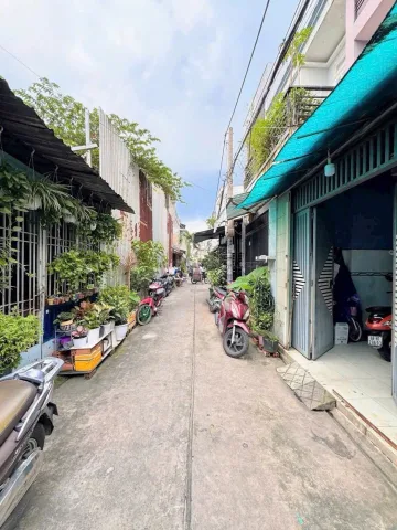 Nhà gần Aeon Mall Tân Phú , nhỉnh hơn 4 đồng , dt 48m2, nhà còn mới