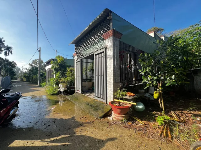 Nhà gác lững Tương Bình Hiệp còn mới đẹp 106m2 có sẵn 80 m2 thổ cư giá 2.25 tỷ tại Đường Phan Đăng Lưu Phường Tương Bình Hiệp Thành phố Thủ Dầu Một Bình Dương