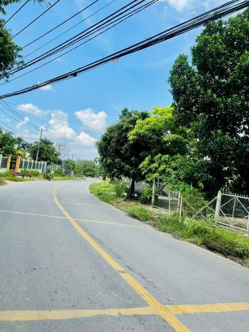 Bán đất mặt tiền tỉnh lộ 15 , xã Phú Hoà Đông dt 952m2 ( 650m2 thổ ) giá 11,2 tỷ