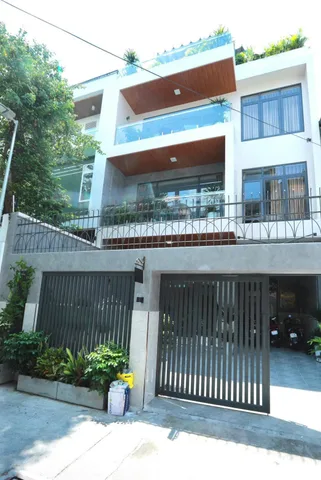 Chính chủ gửi bán nhà hẻm xe hơi 101/62 Nguyễn Chí Thanh, P9, Q5, 8x19.3m, trệt 3 lầu