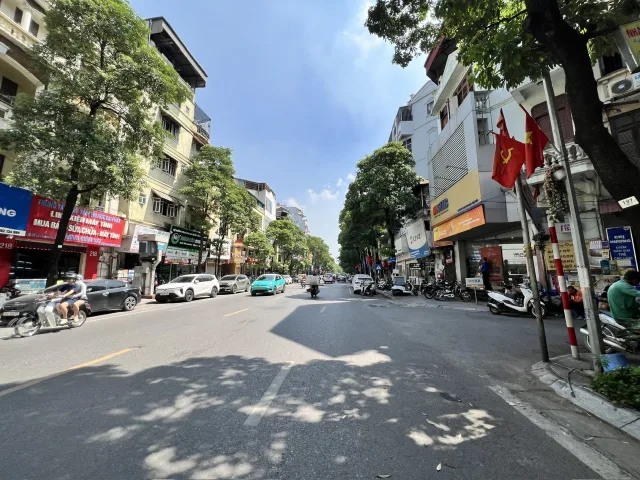Nhà phố Lê Thanh Nghị phường Bạch Mai, Dt 76m2, 8t, mt 4m, 32 tỷ, kinh doanh.