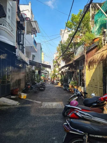 NHÀ HẺM XE HƠI TRÁNH - NGAY NGÃ 5 - GẦN SIÊU THỊ GO - CHỈ HƠN 5TY