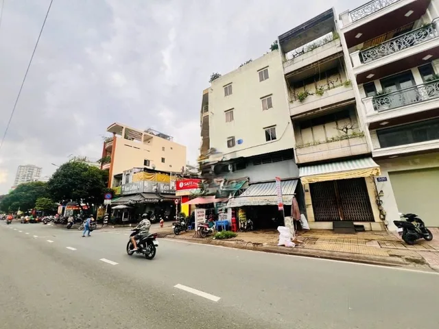 Bán nhà phố 502 Lạc Long Quân, P. 5, Quận 11