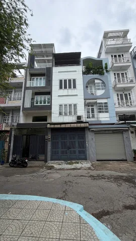 Bán nhà phố 43B Lạc Long Quân, p. 5, quận 11