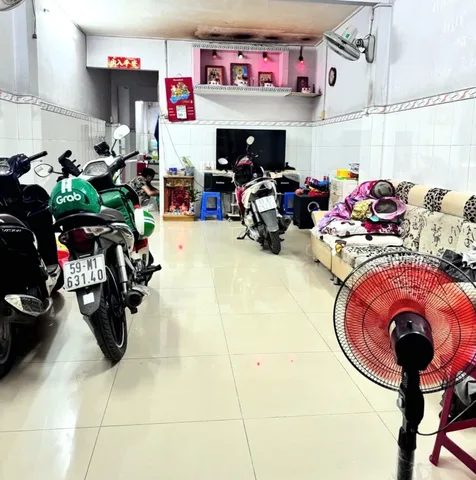 Nhà 2 tầng hẻm xe hơi có sân rộng, vị trí đắc địa ở Tân Tạo, Bình Tân, DT 83m² giá tốt